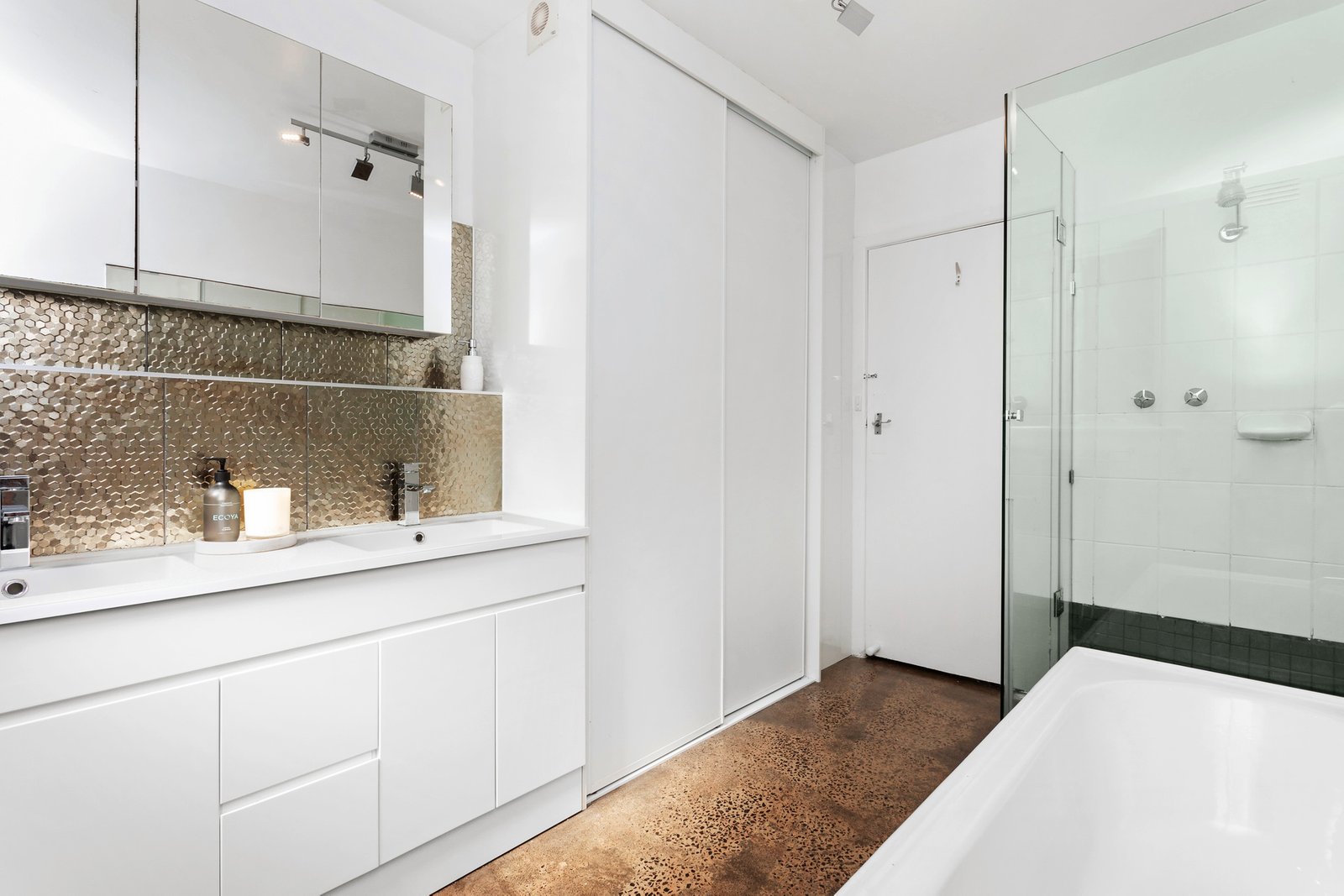 Real Estate and Property in 1/11 Tiuna Grove, Elwood, VIC