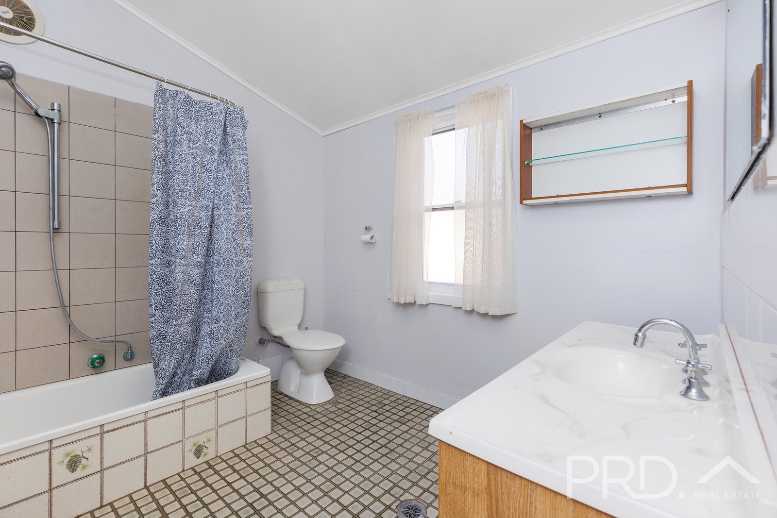 111 Tumut Street ADELONG 11