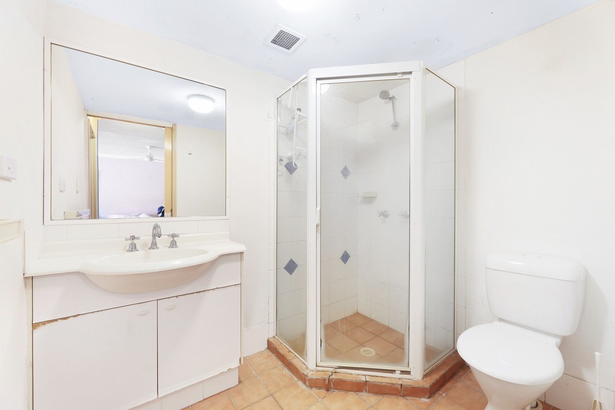 11/10-16 Genoa Street Surfers Paradise 12