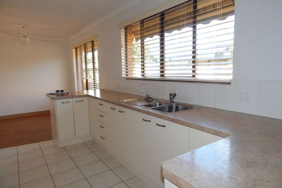 1/110 Christine Avenue Burleigh Waters 3