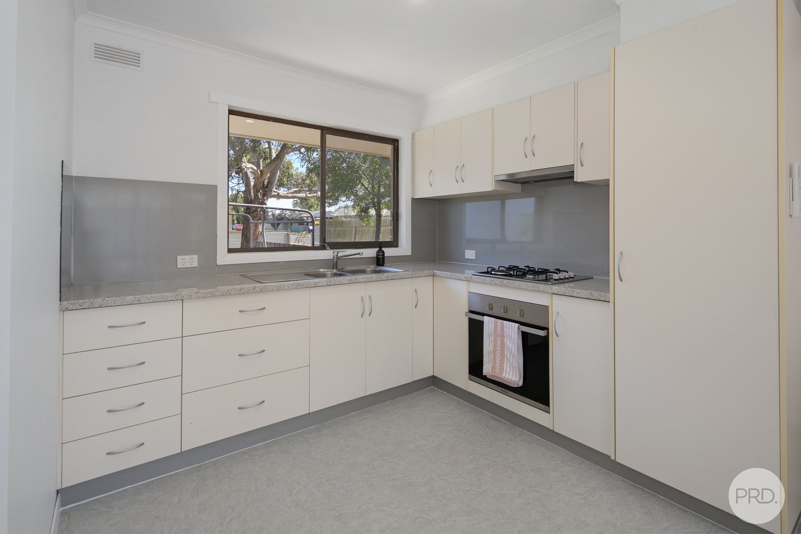 1/110 Grant Street SEBASTOPOL 5