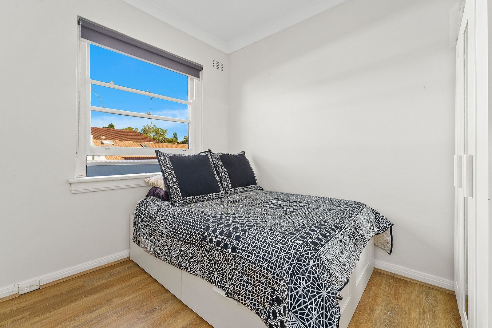 11/10 Warners Avenue NORTH BONDI 3