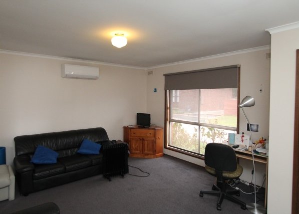 11/106 Burnbank Street LAKE WENDOUREE 2