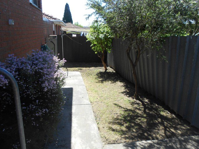 11/106 Burnbank Street LAKE WENDOUREE 11