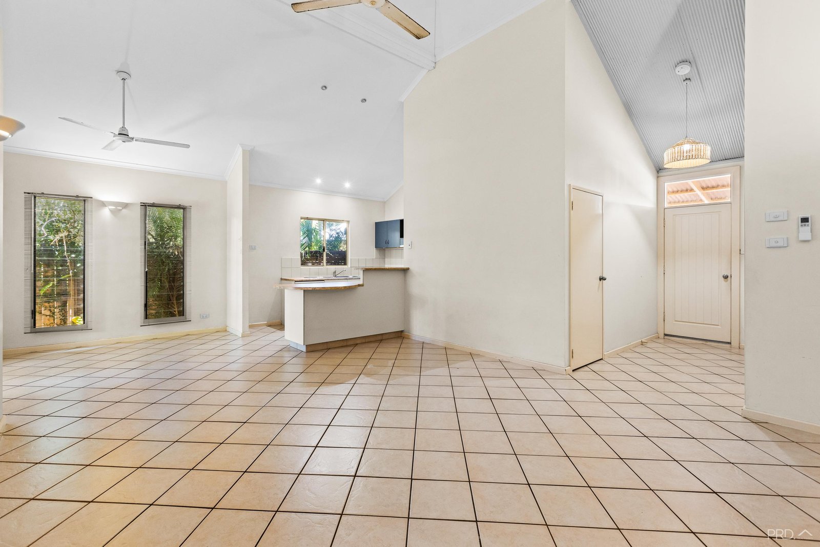 11/11 Challenor Drive CABLE BEACH 1