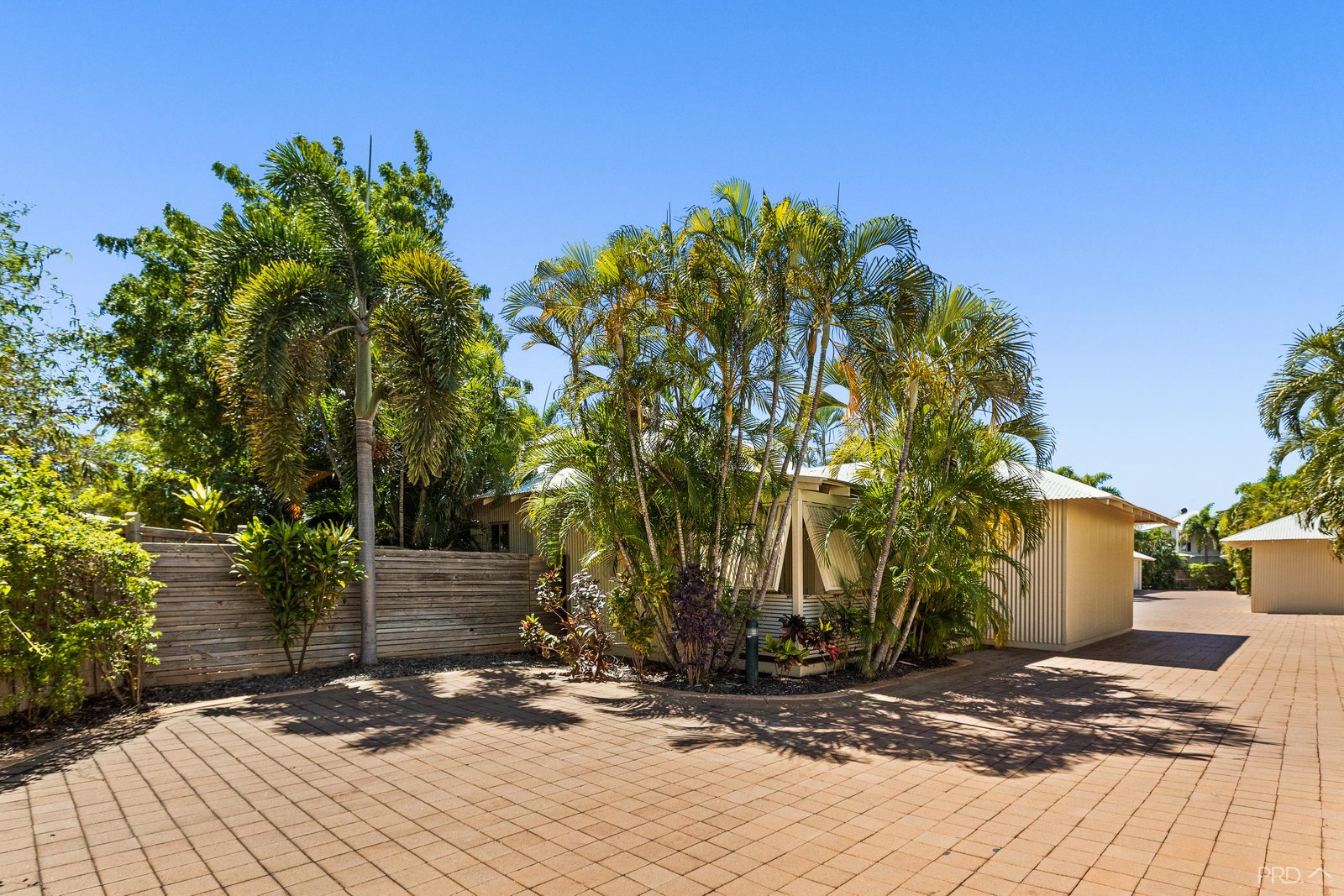 11/11 Challenor Drive CABLE BEACH 8