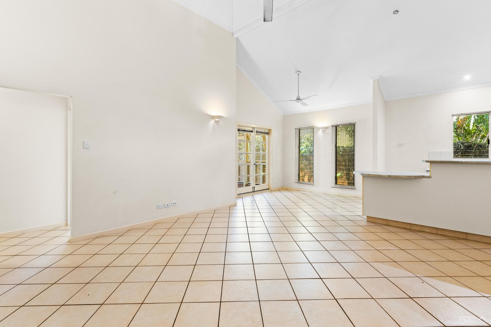 11/11 Challenor Drive CABLE BEACH 14