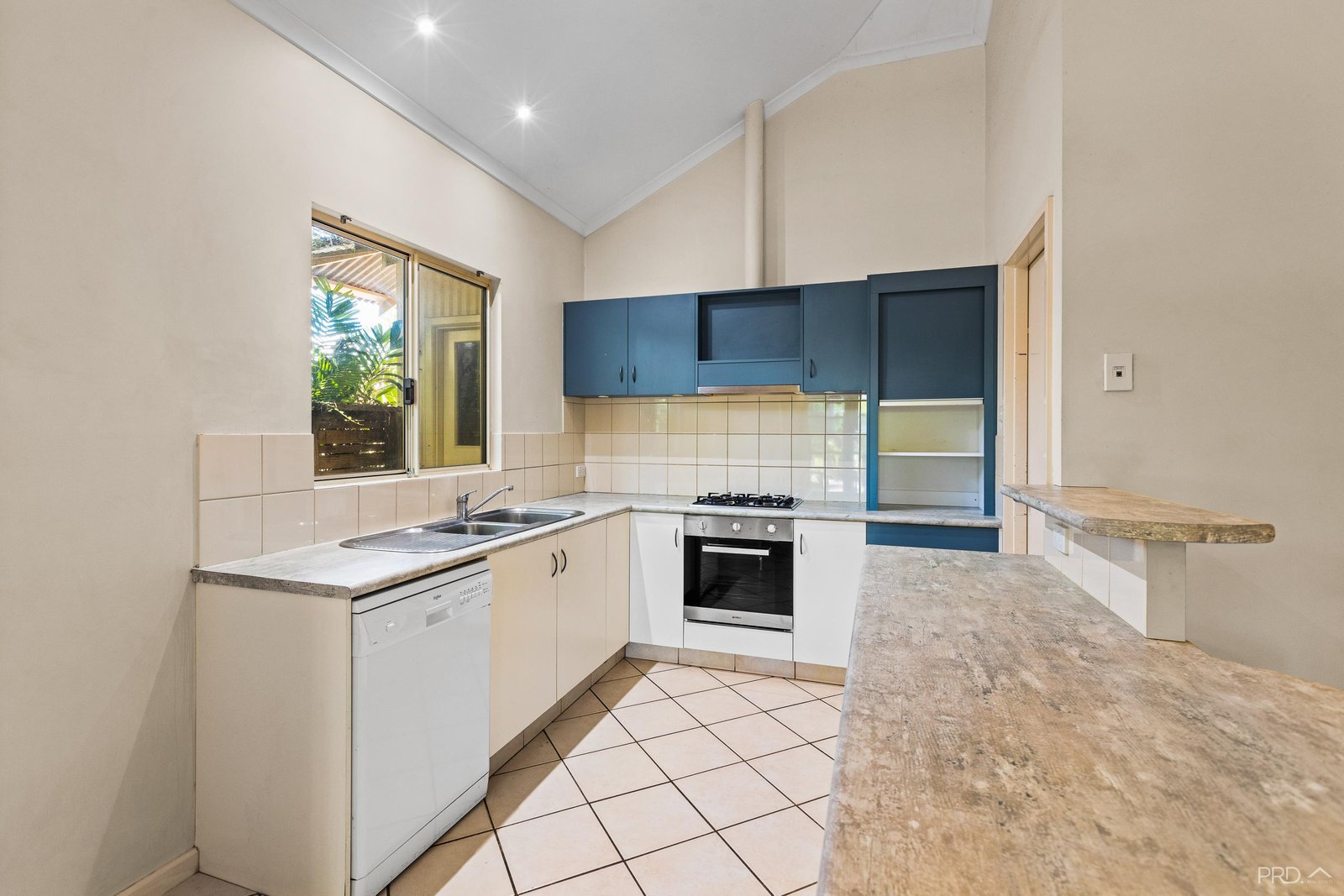 11/11 Challenor Drive CABLE BEACH 16