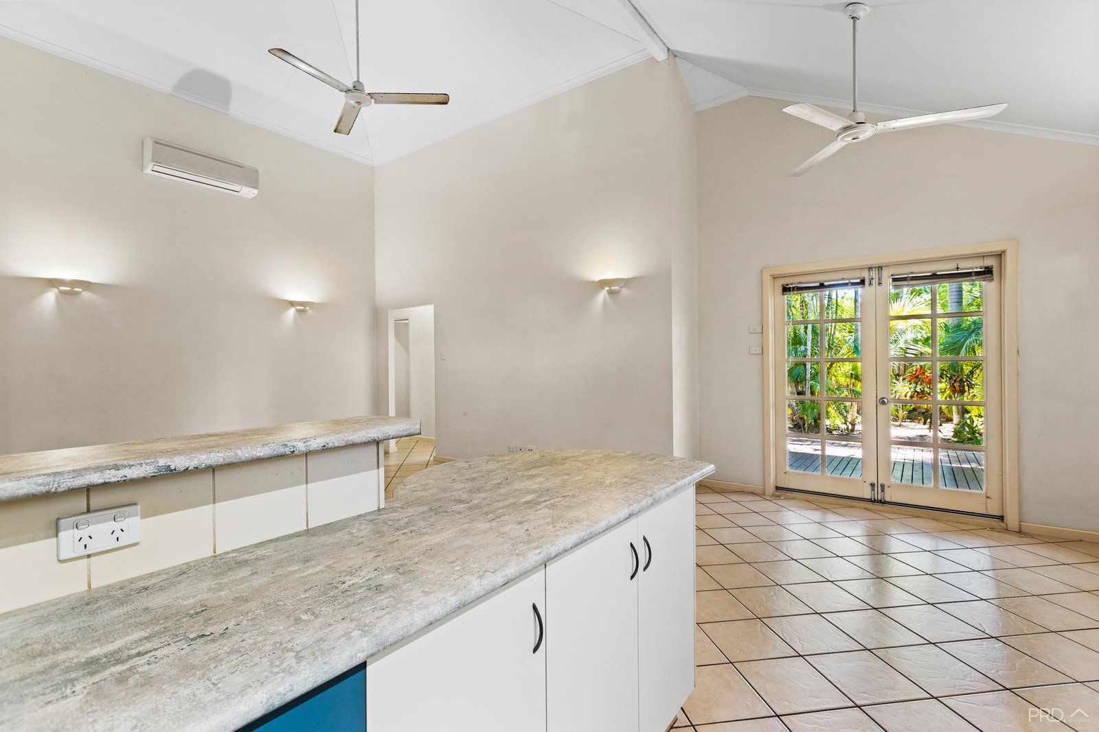 11/11 Challenor Drive CABLE BEACH 18