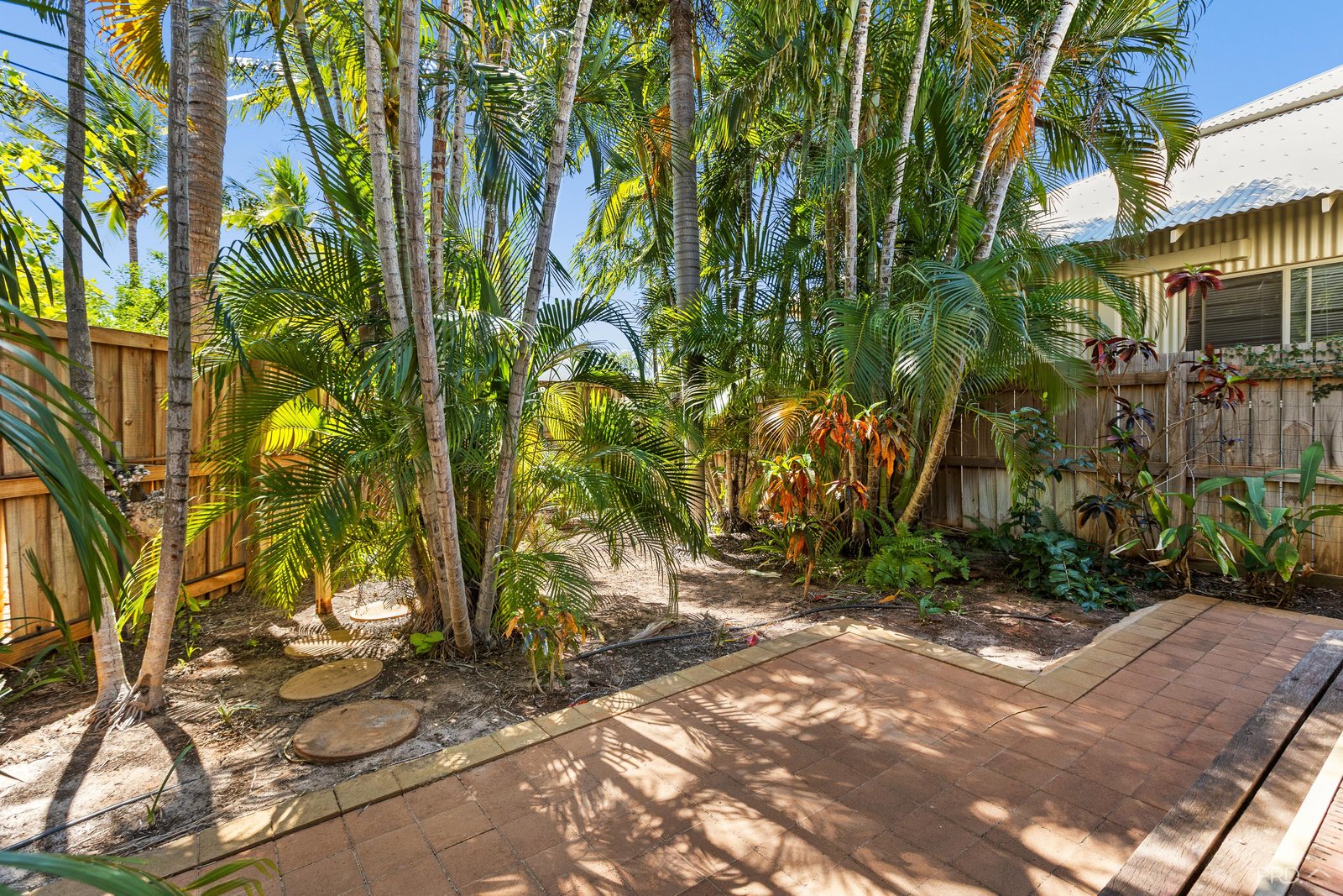 11/11 Challenor Drive CABLE BEACH 25