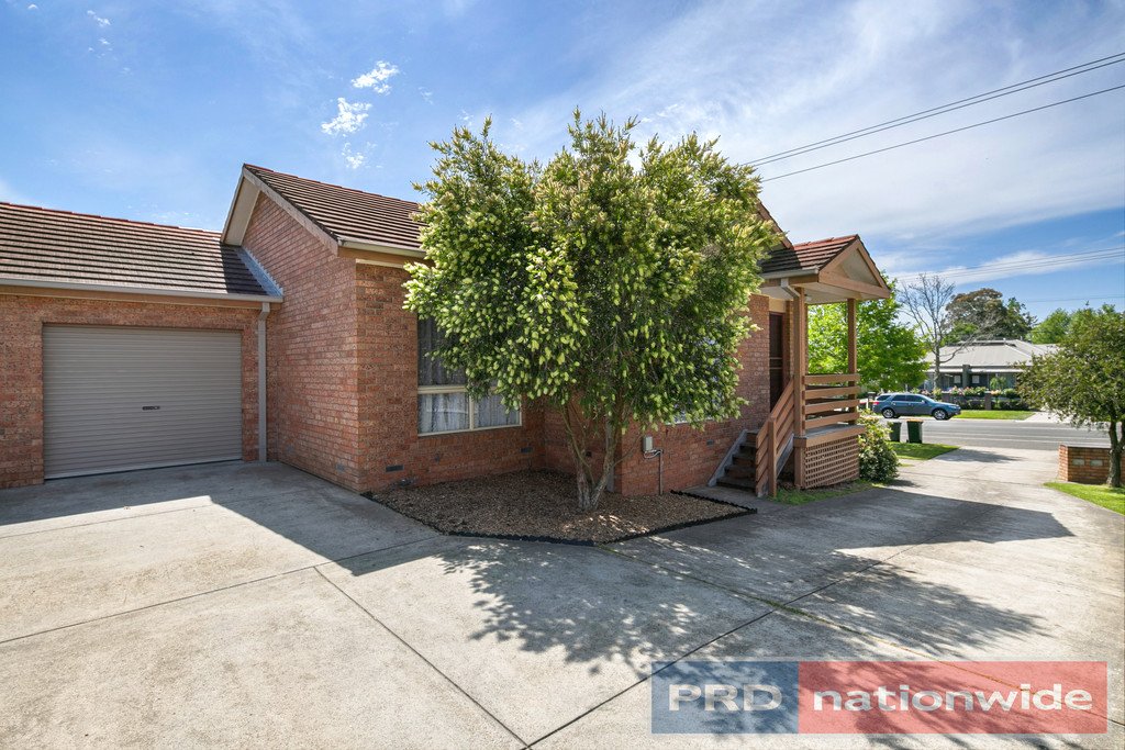1/111 Howitt Street SOLDIERS HILL 2