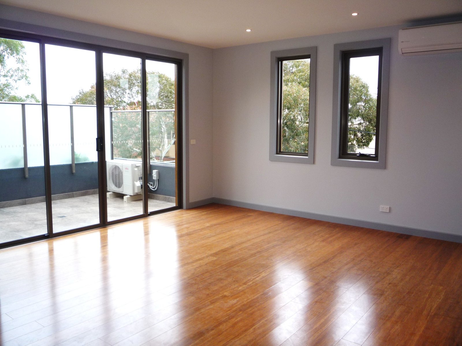 Gallery: 11/11 Railway Crescent
