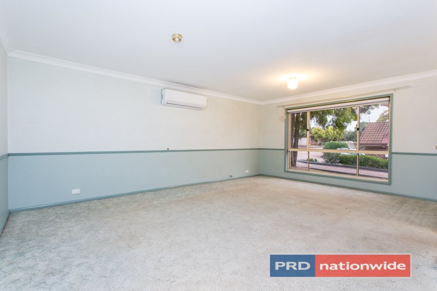 11/113 The Lakes Drive GLENMORE PARK 3