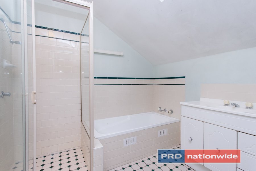 11/113 The Lakes Drive GLENMORE PARK 12