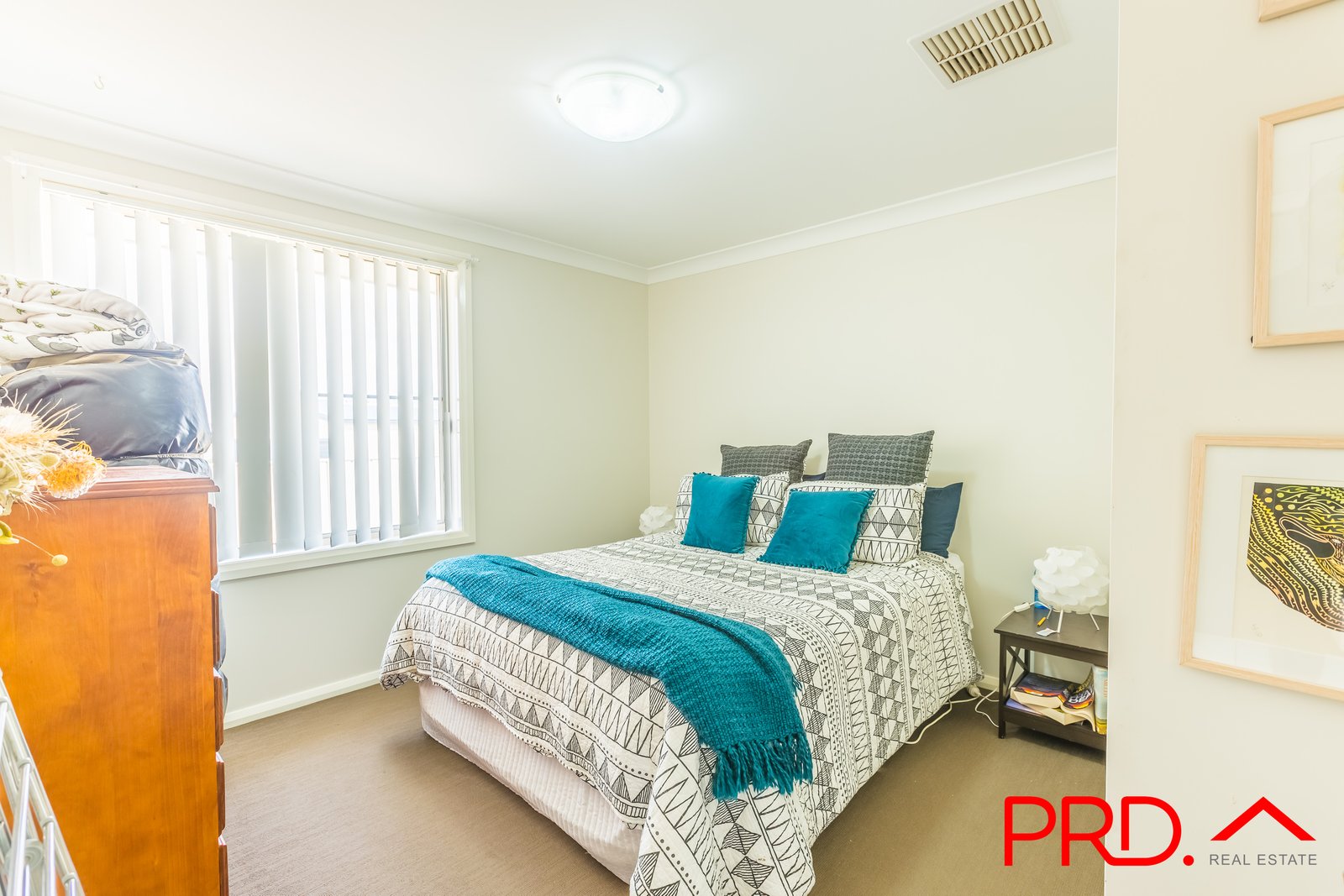 11/11a Lake Place TAMWORTH 3