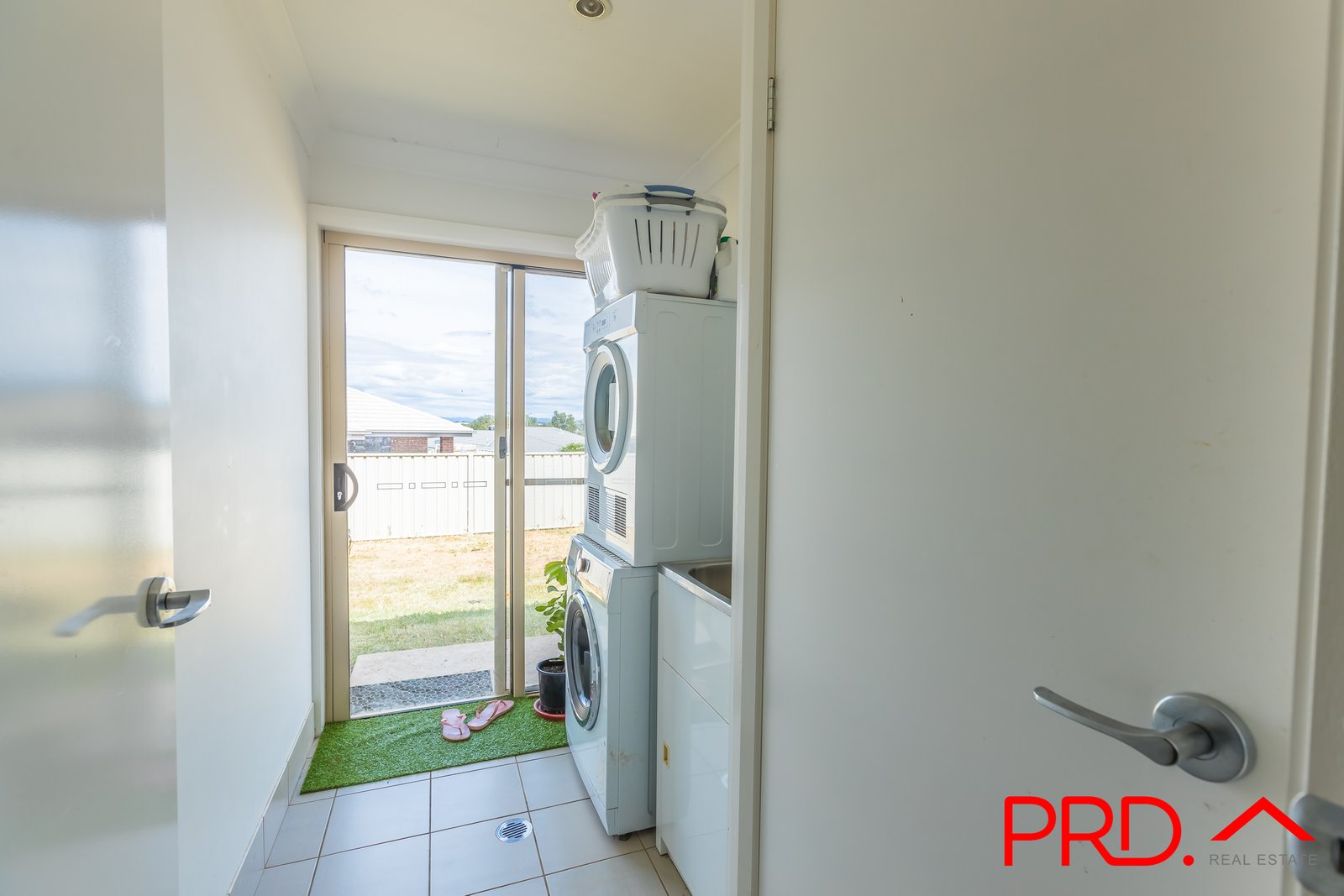 11/11a Lake Place TAMWORTH 8
