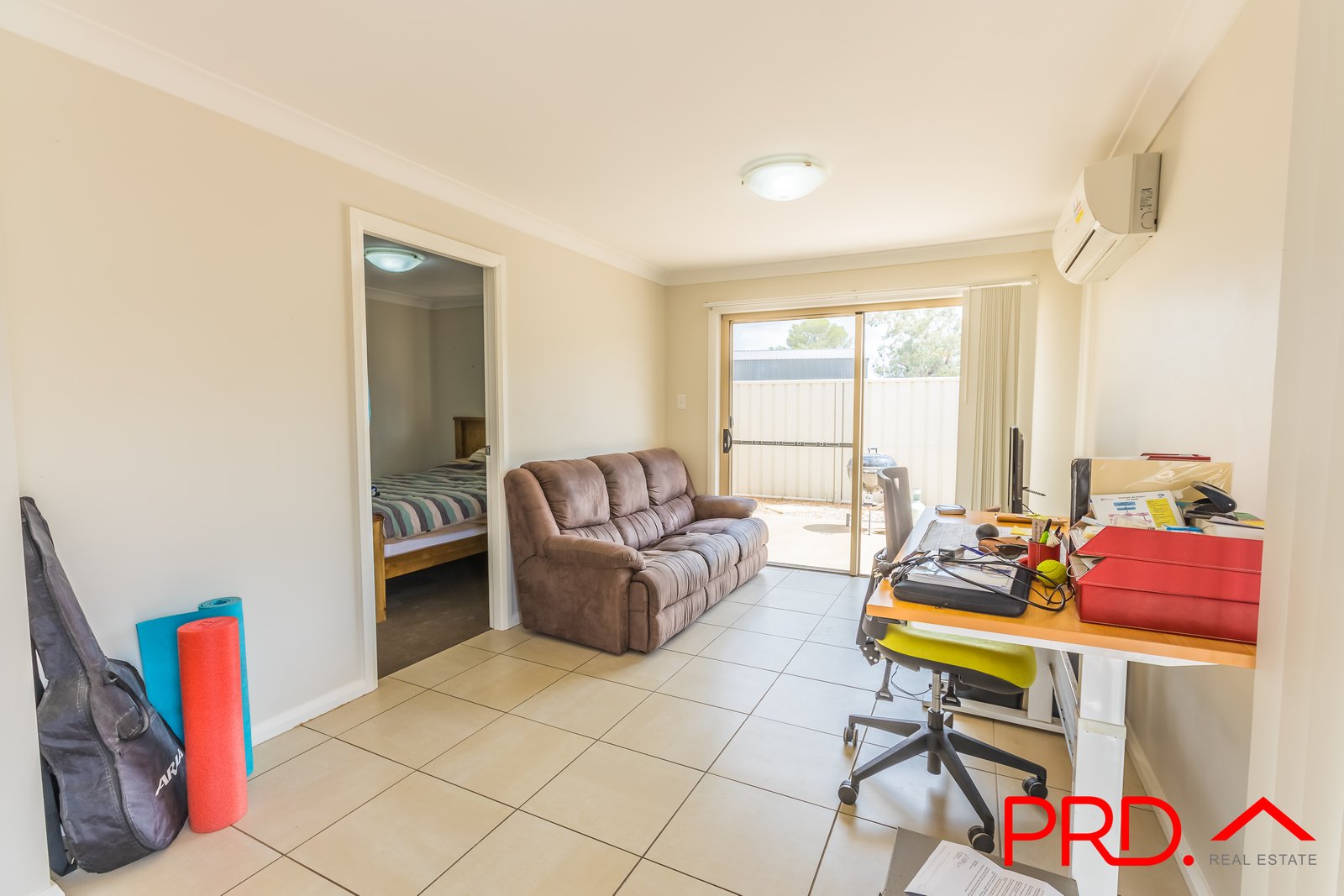 11/11a Lake Place TAMWORTH 16