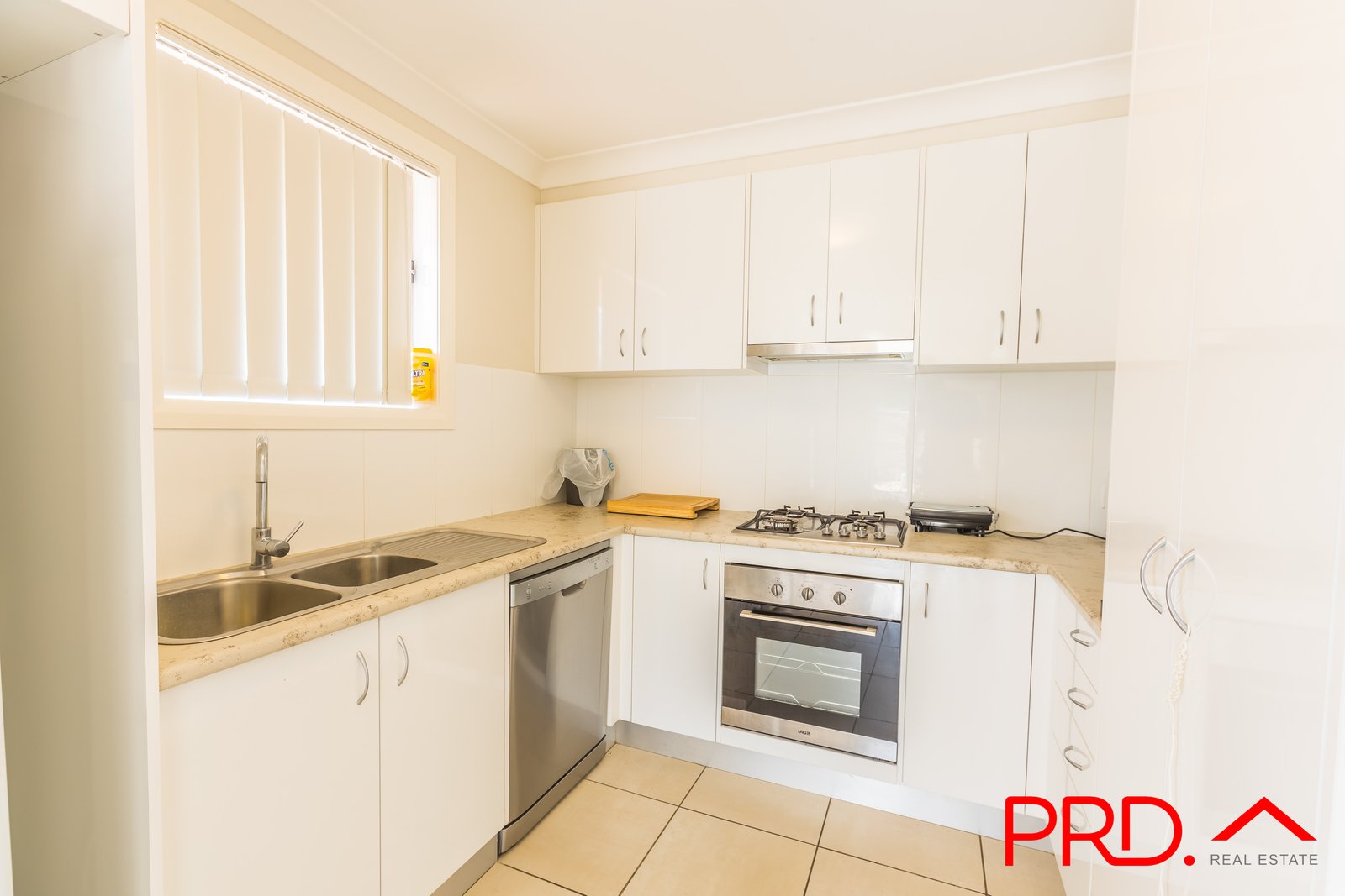 11/11a Lake Place TAMWORTH 18