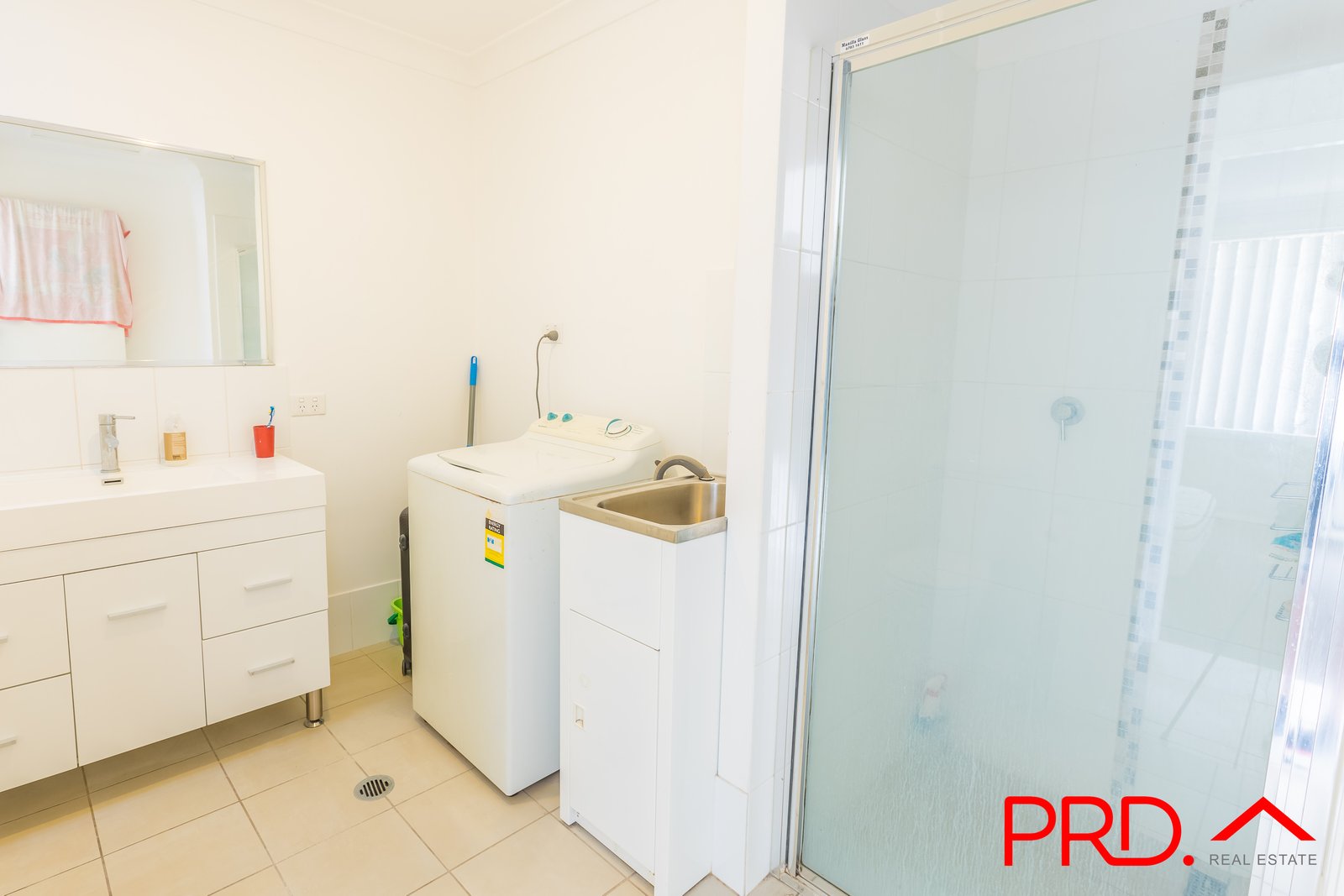 11/11a Lake Place TAMWORTH 19