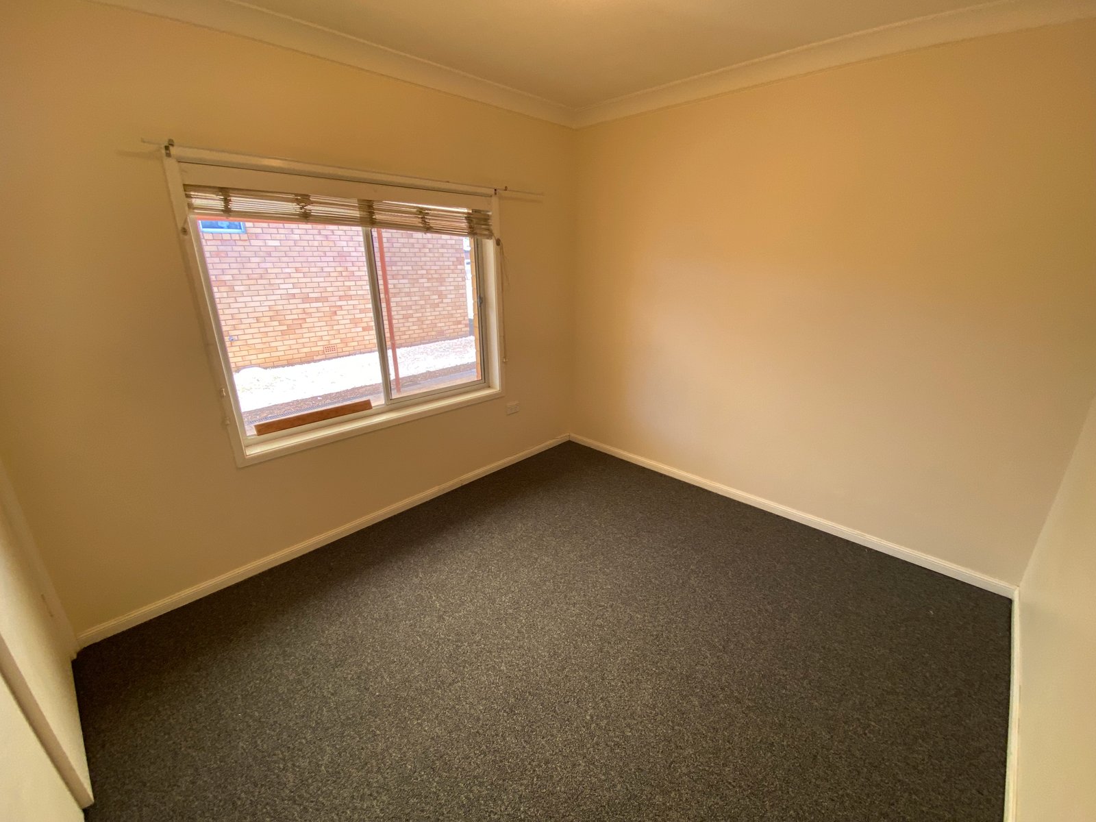 1/112 Robert Street TAMWORTH 5