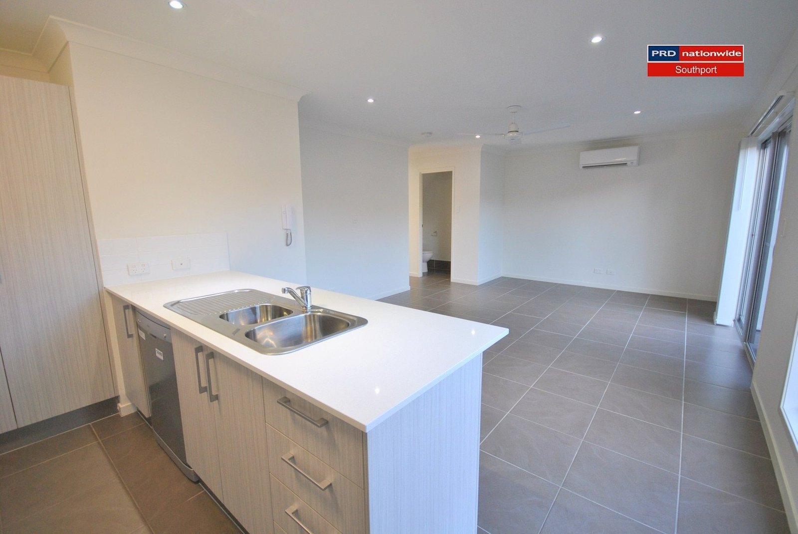 11/126 Central Street LABRADOR 6