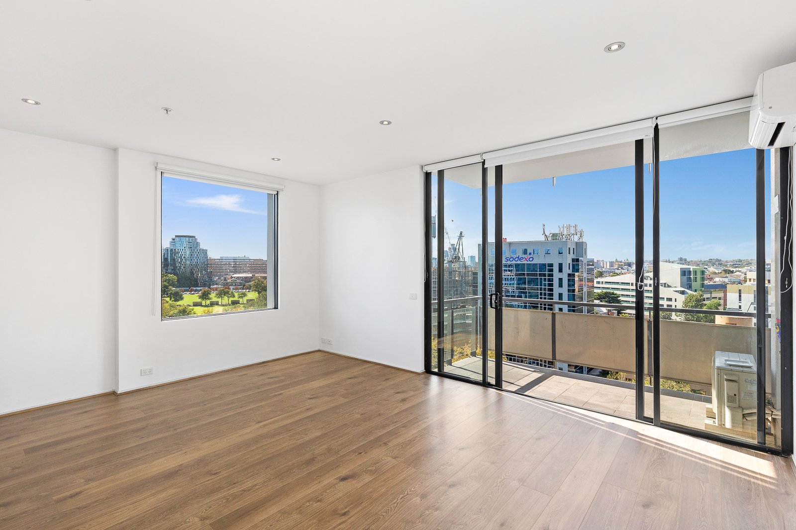 Gallery: 1112/610 St Kilda Road