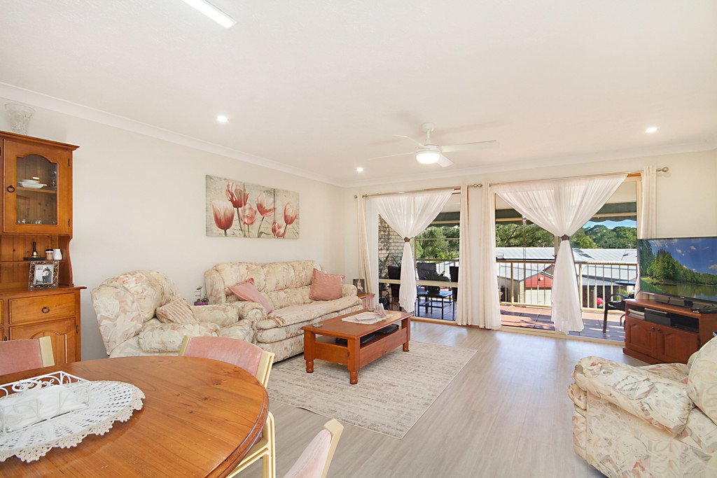 11/13 Parkland Place BANORA POINT 2
