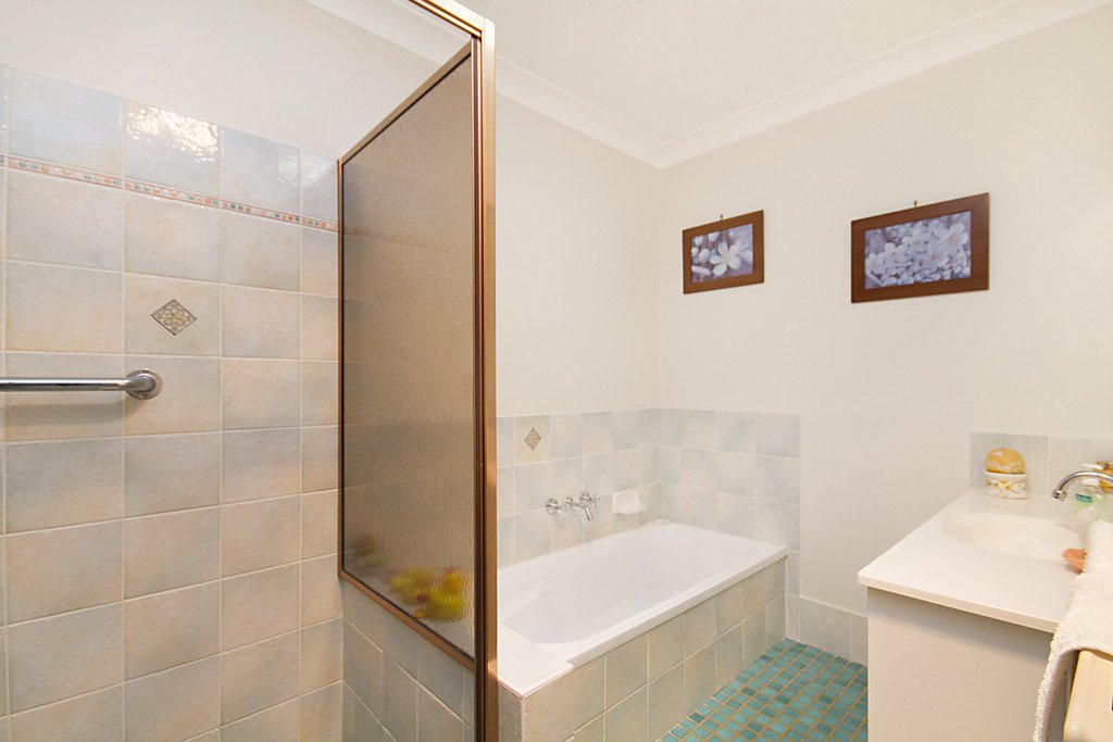 11/13 Parkland Place BANORA POINT 6