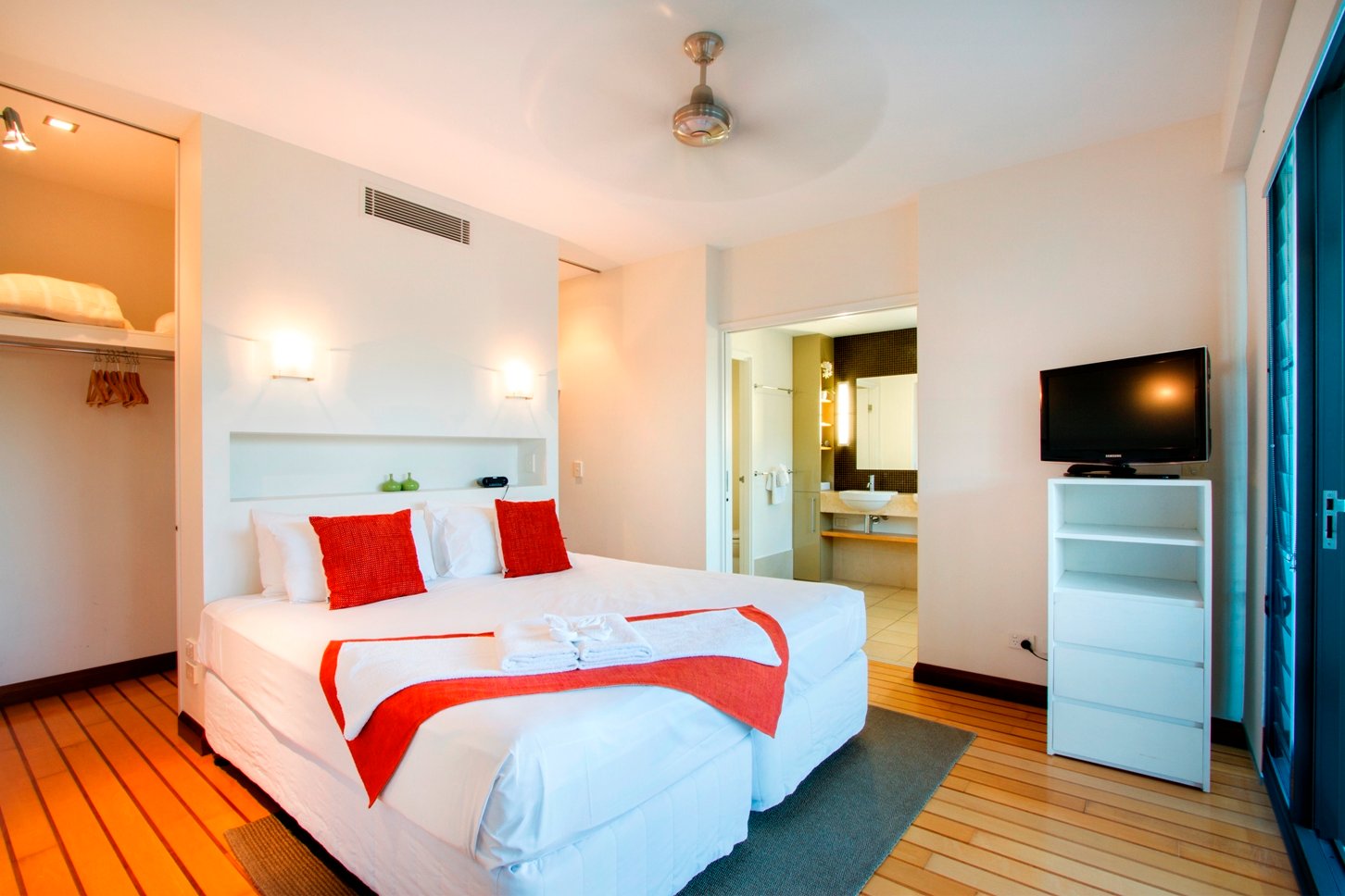 111/33 Port Drive AIRLIE BEACH 4