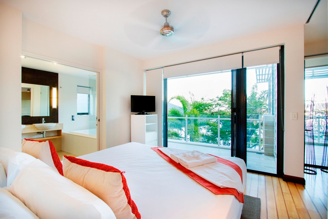 111/33 Port Drive AIRLIE BEACH 12