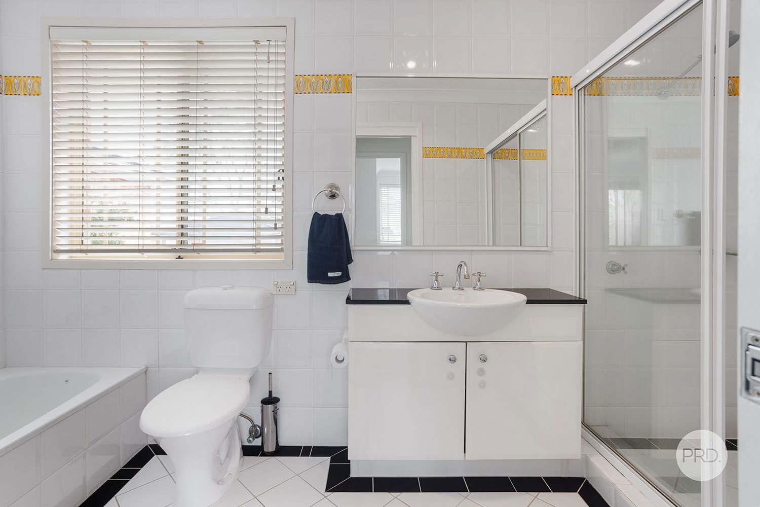 1/115-121 Caringbah Road CARINGBAH 8