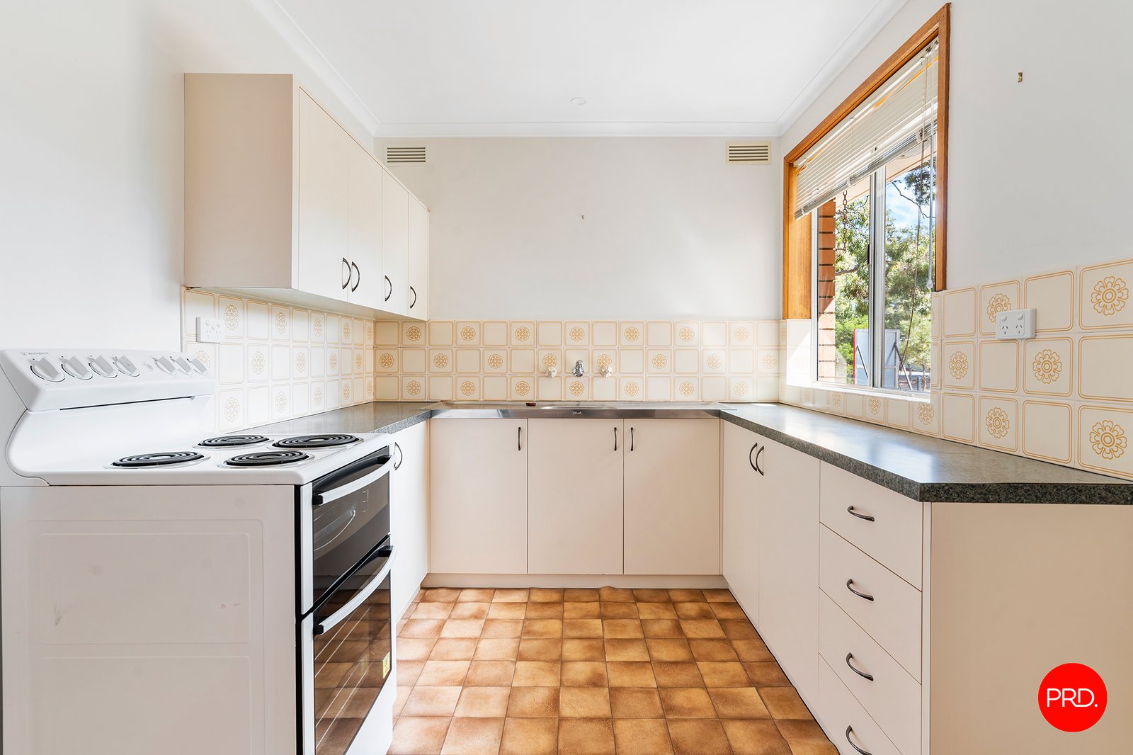 1/115 Havlin Street East FLORA HILL 3
