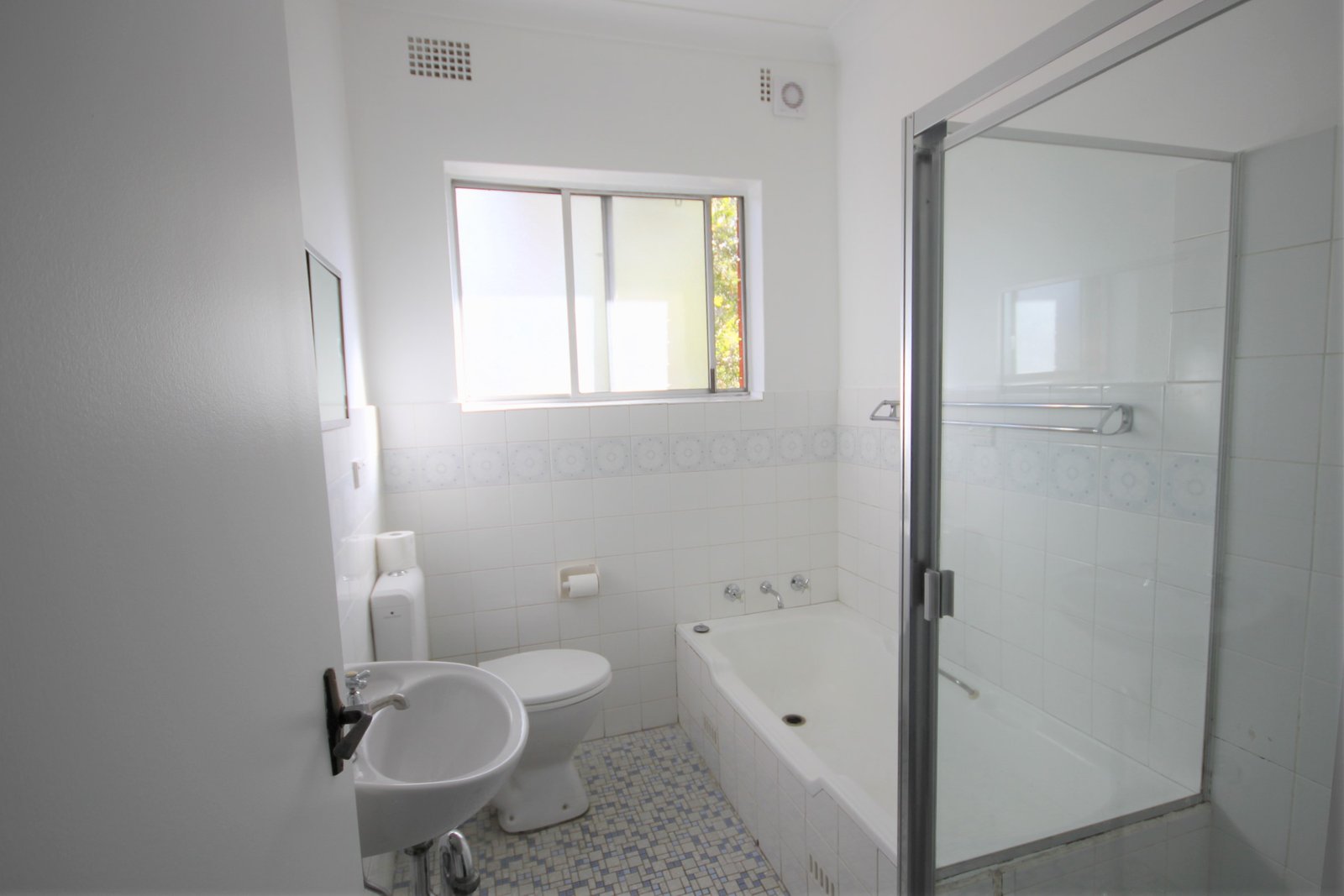 11/16-18 The Strand  ROCKDALE 6