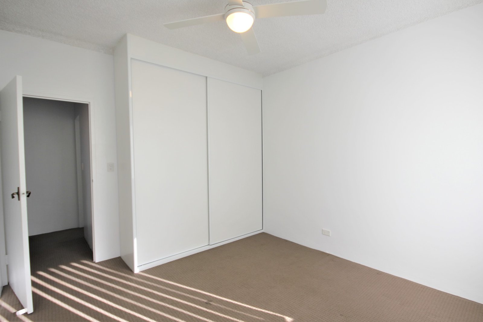 11/16-18 The Strand  ROCKDALE 8