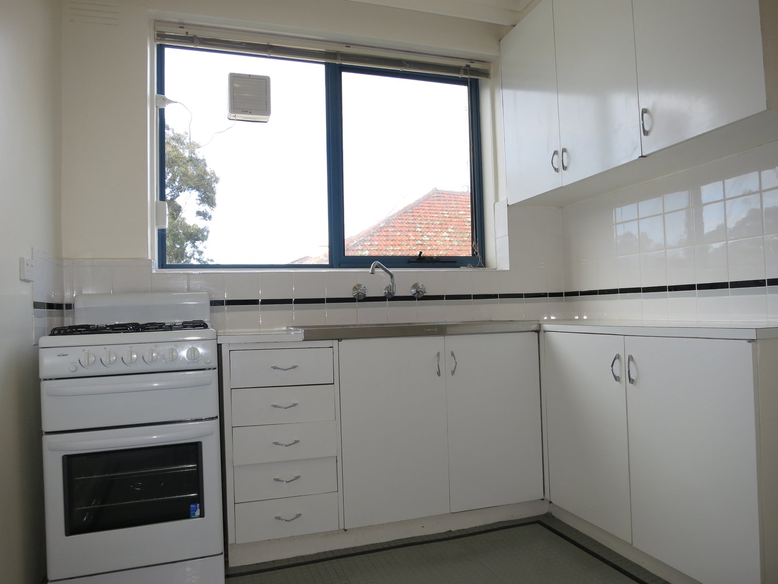 Gallery: 11/16 Mitford Street