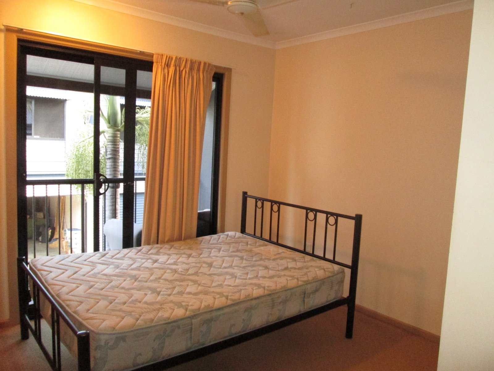 11/164 Shute Harbour Road CANNONVALE 3