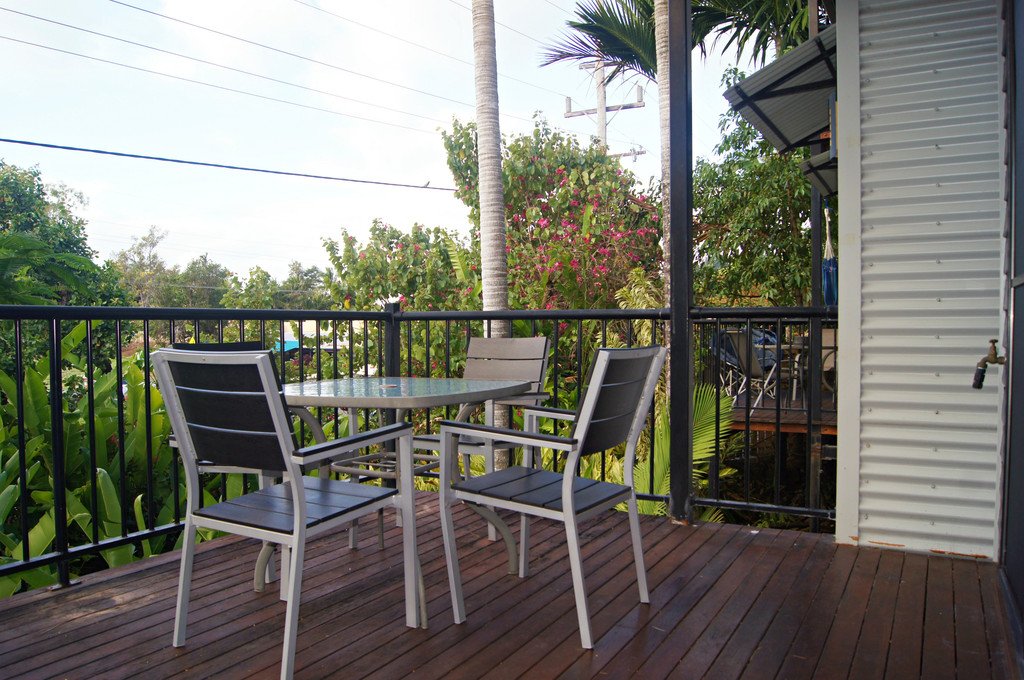 11/164 Shute Harbour Road CANNONVALE 1