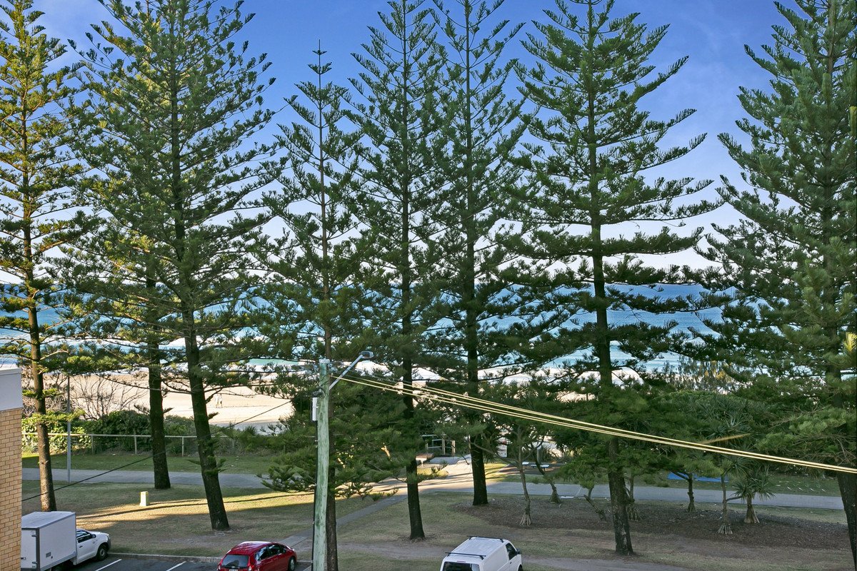 11/170-180 The Esplanade Burleigh Heads 3