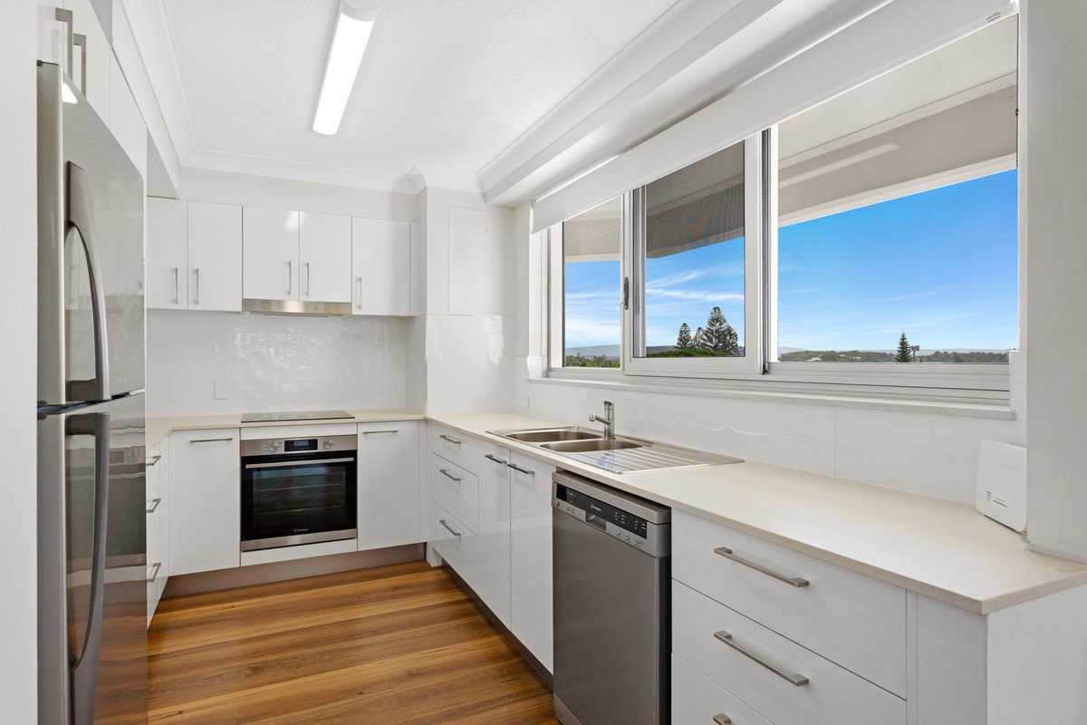 11/170-180 The Esplanade Burleigh Heads 9