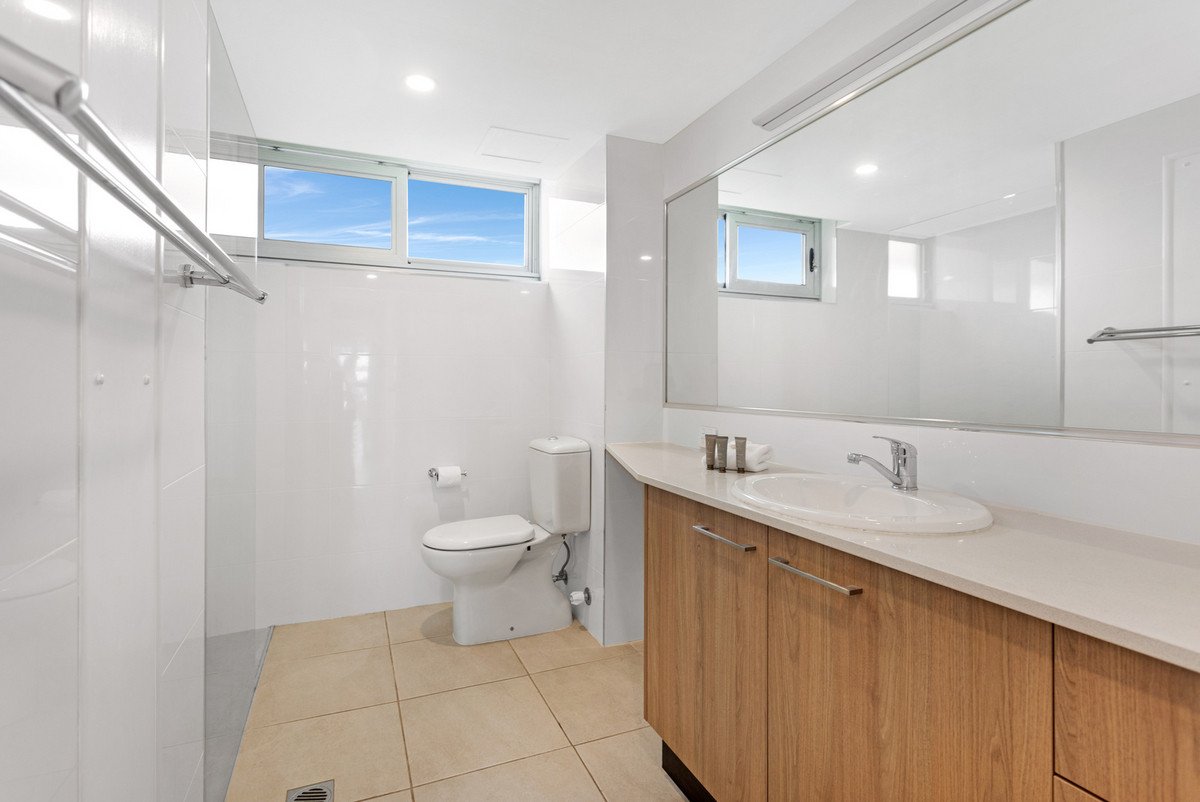 11/170-180 The Esplanade Burleigh Heads 14