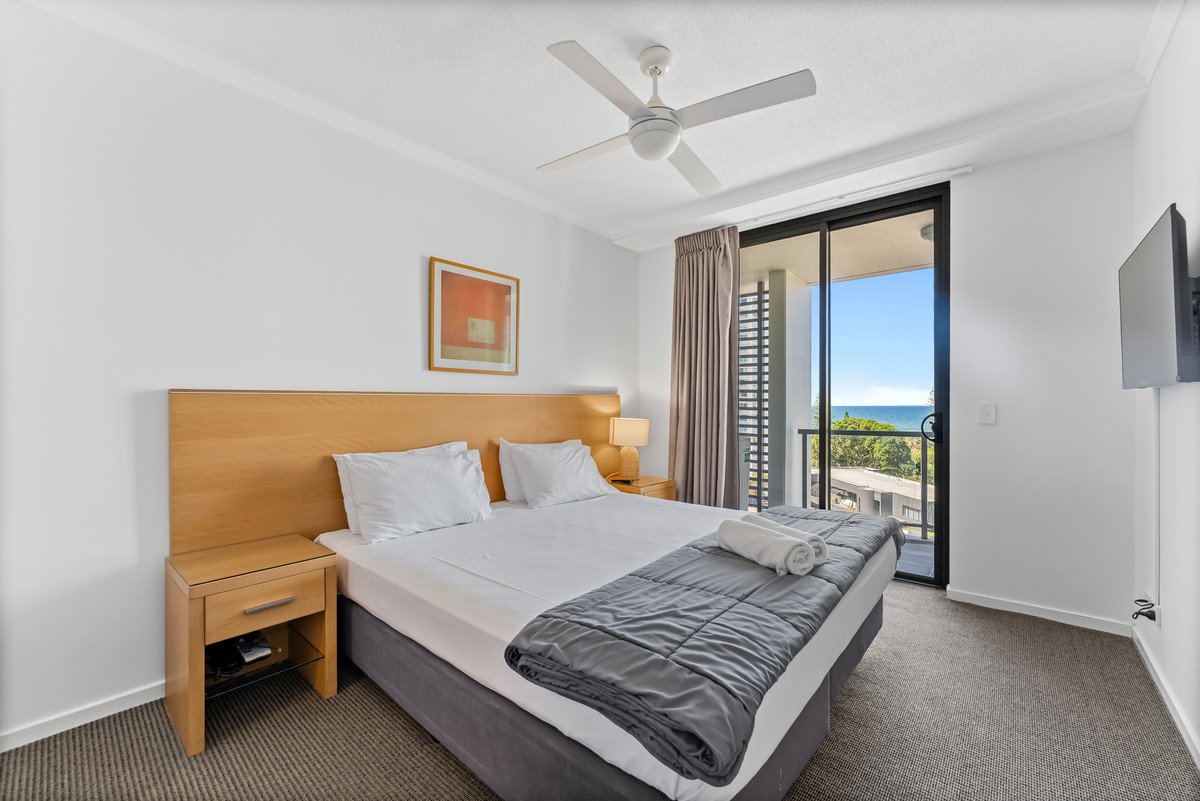 1117/1 Ocean Street BURLEIGH HEADS 9