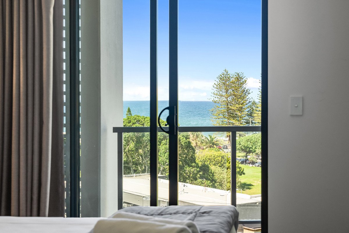 1117/1 Ocean Street BURLEIGH HEADS 10