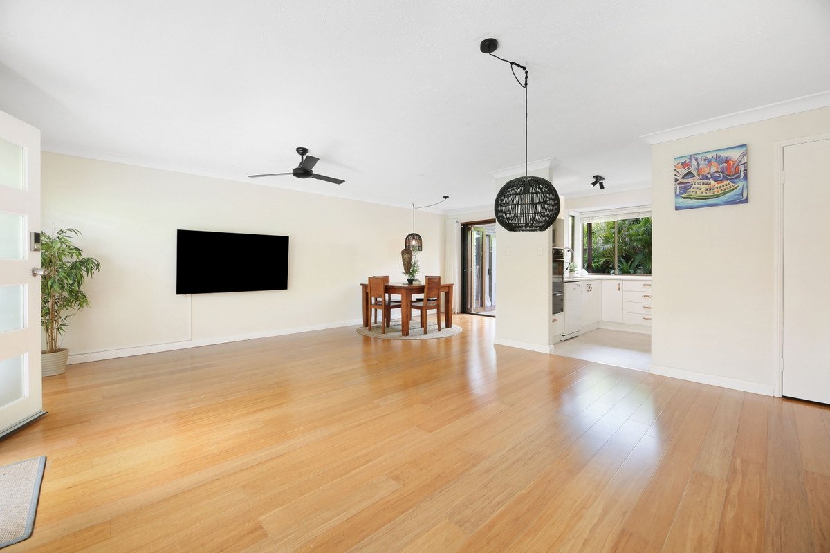 11/172 Barrier Reef Drive Mermaid Waters 8