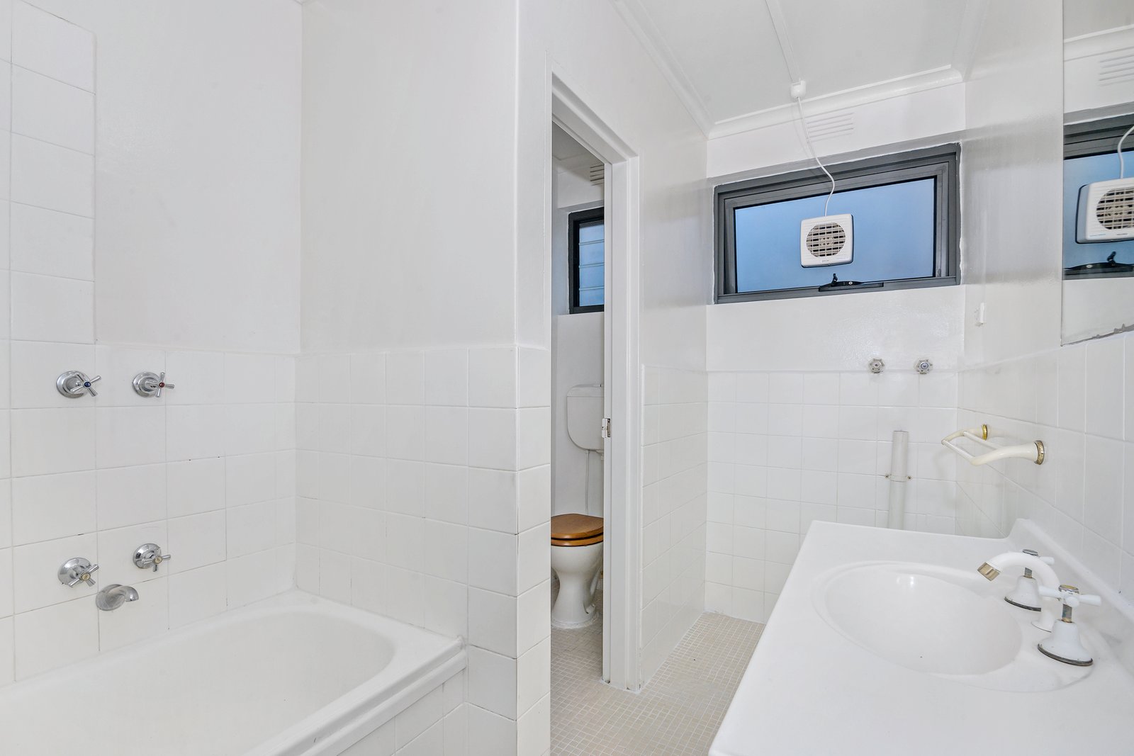 Real Estate and Property in 11/174 Barkly Street, St Kilda, VIC