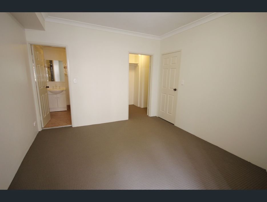 11/18-22 West Street HURSTVILLE 9