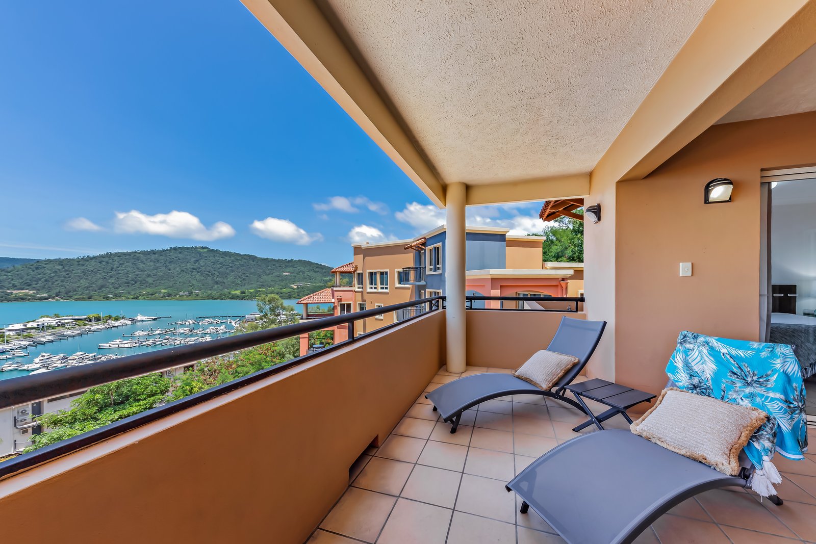 11/18 Golden Orchid Drive AIRLIE BEACH 6