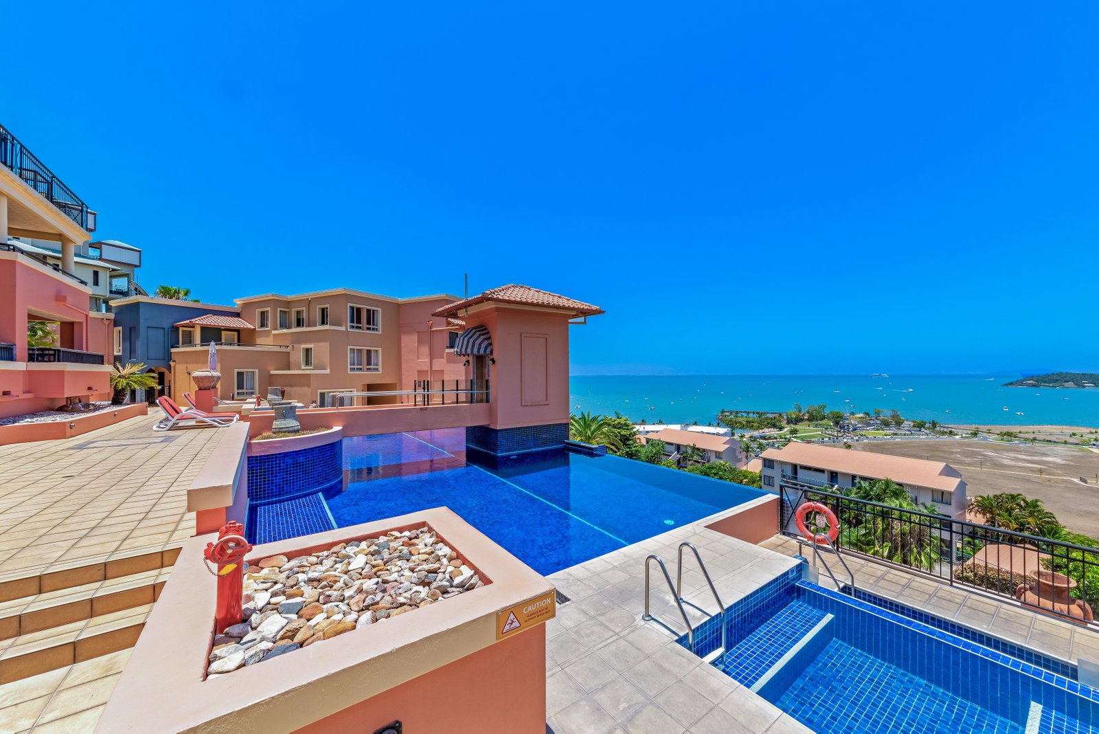 11/18 Golden Orchid Drive AIRLIE BEACH 14