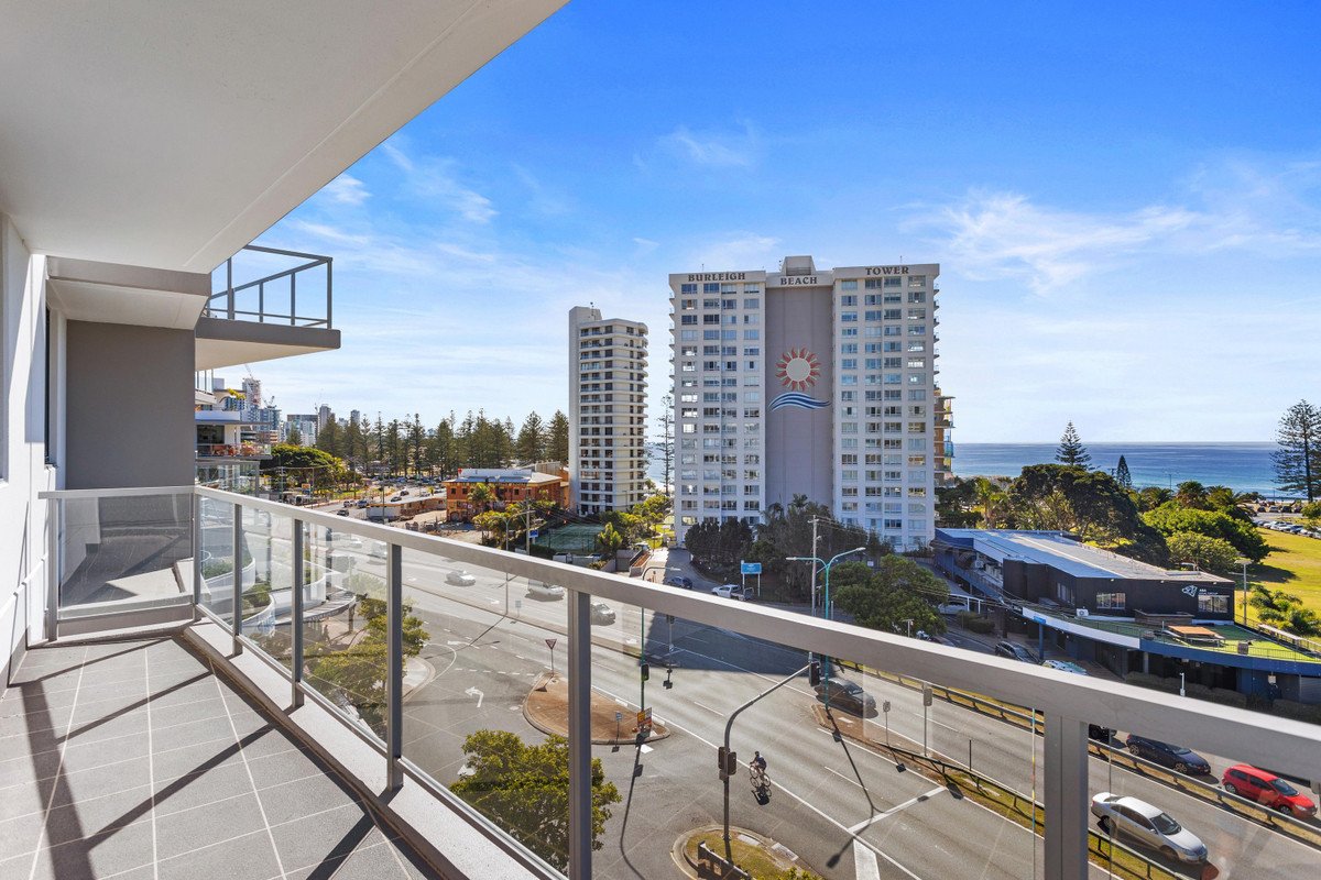 1118/1 Ocean Street BURLEIGH HEADS 2