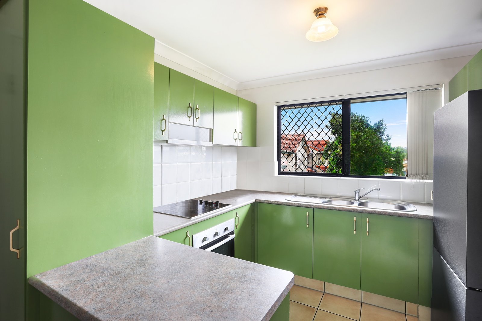 11/19 Lloyd Street SOUTHPORT 3