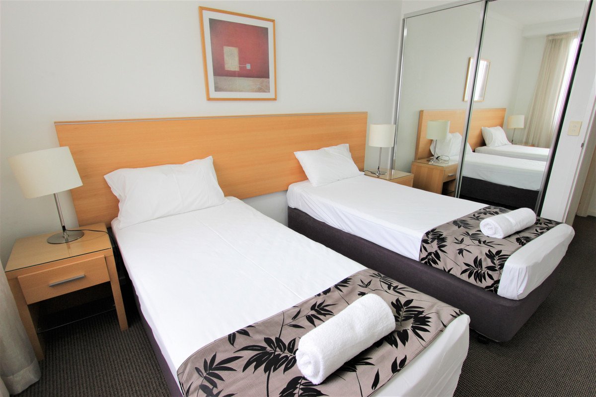 1119/1 Ocean Street BURLEIGH HEADS 9